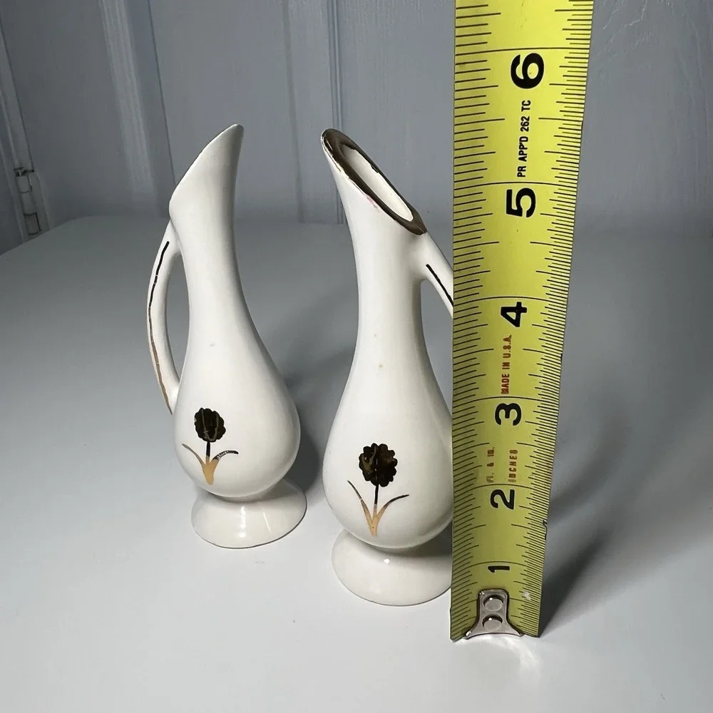 Vintage Mid-Century Atlantic Mold Long Neck Decorative Pitcher Vase‎
